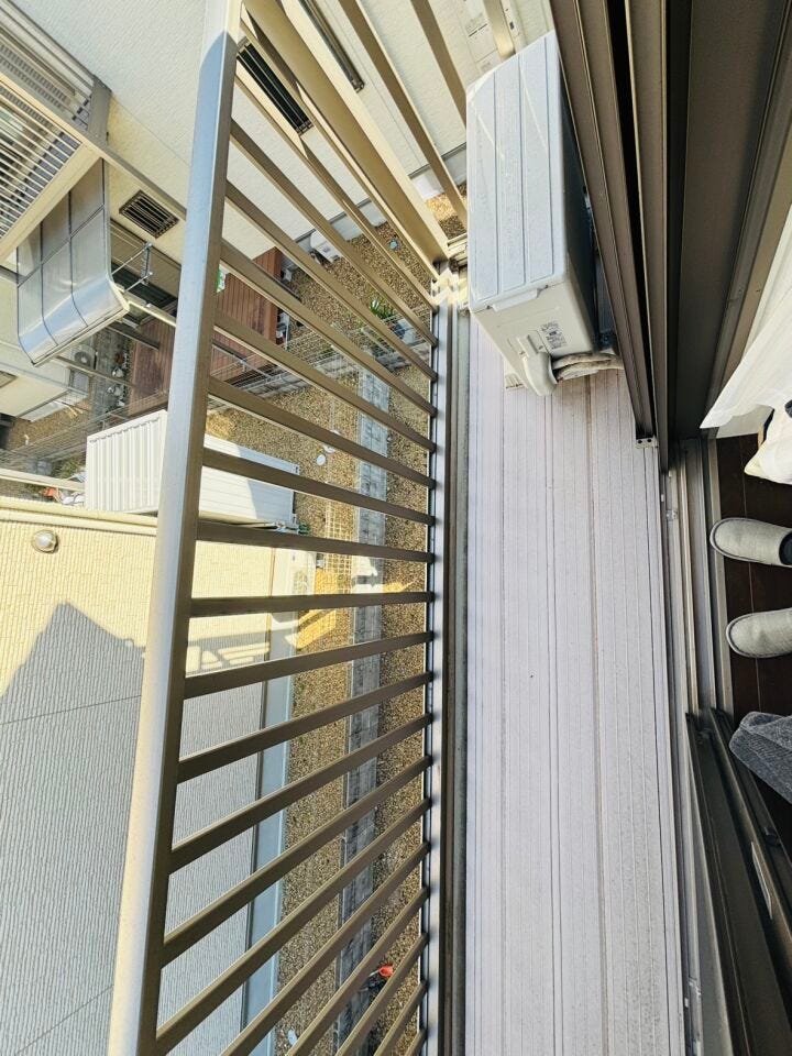 洋室8帖屋根ありベランダ