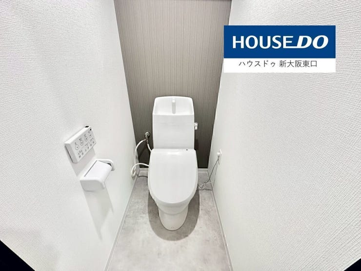 ウォシュレット付きのおトイレ
操作パネルは壁についています。