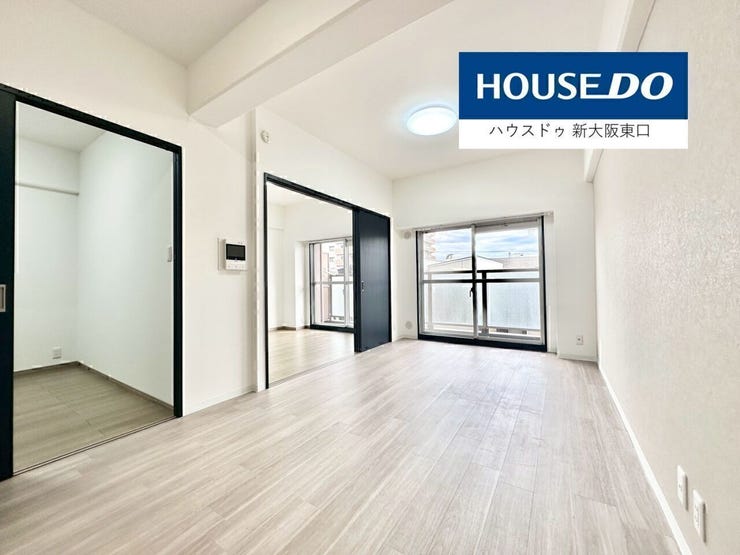 天井が高く開放感のある間取りです。
スライドドアは上から吊っているタイプなので片手で開け閉め可能