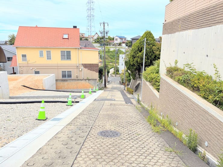 通勤・通学に便利ながら、騒音から離れた穏やかな立地