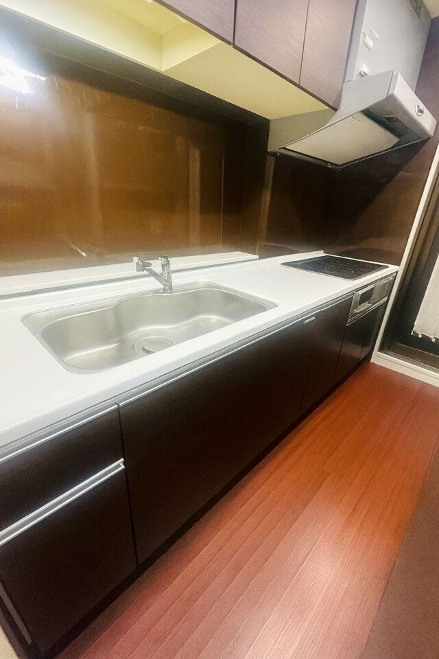 人気のシステムキッチン☆
食器洗浄乾燥機なども完備!
※小物類を消去する修正を行っております。