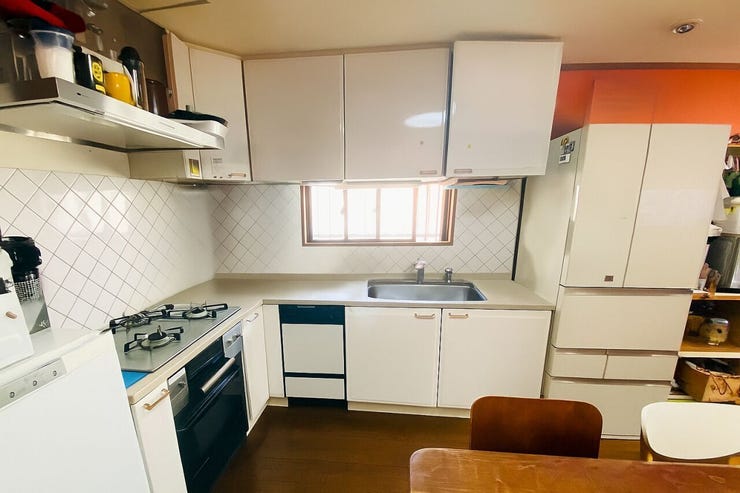 システムキッチンで炊事もはかどります☆
※小物類を除去する修正を行っています。