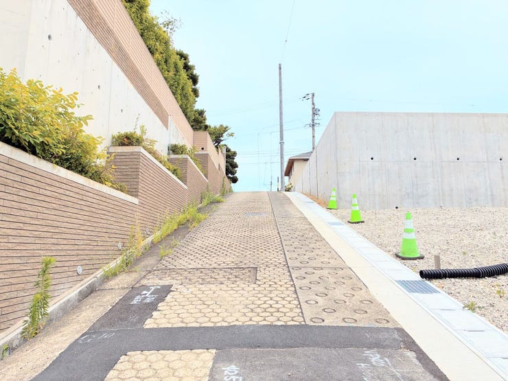 通勤・通学に便利ながら、騒音から離れた穏やかな立地