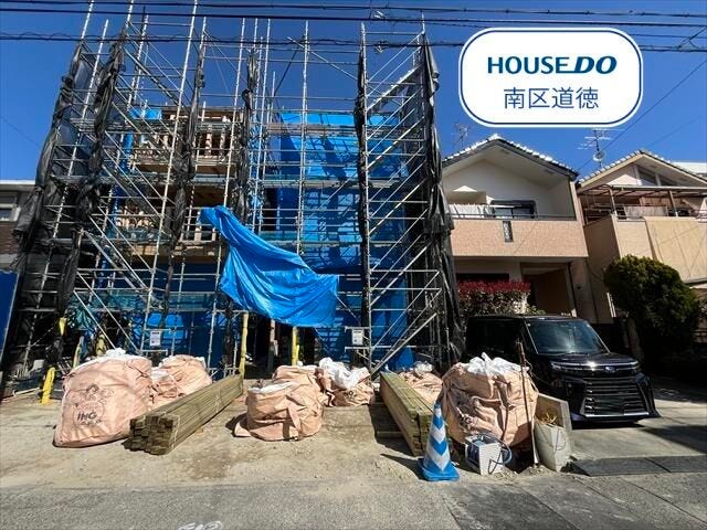 【外観】
床暖房や食洗機搭載!全居室複層ガラスで断熱効果◎設備が設備が充実した住まい♪
小学校まで徒歩約8分、中学校まで徒歩約5分。