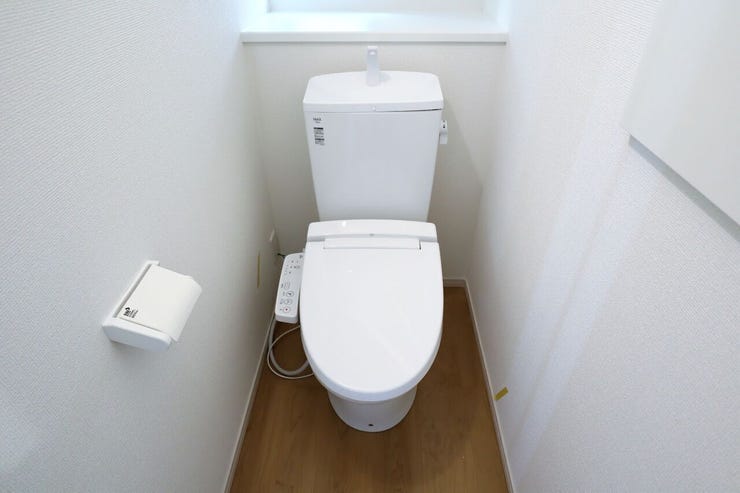 トイレ 同仕様
温水洗浄便座♪
寒い季節も快適です♪