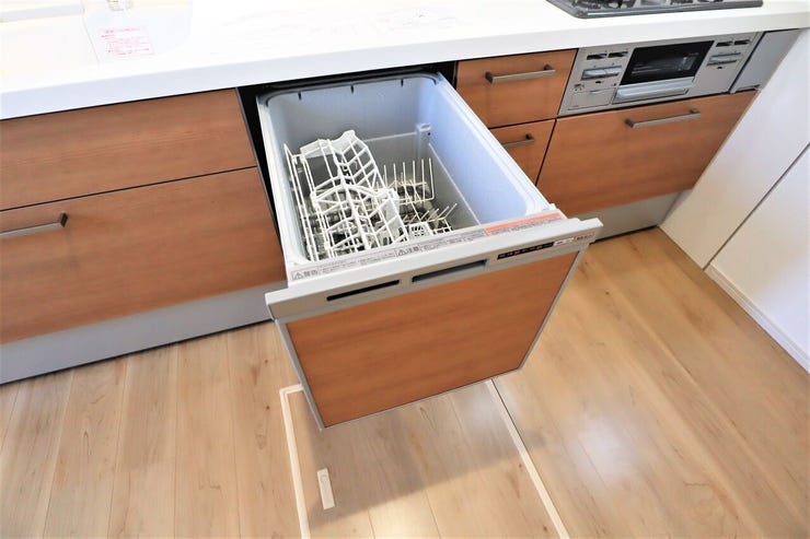 食器洗浄乾燥機 同仕様
時短、節水に役立つ食洗機が標準装備!
