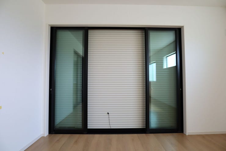 シャッター雨戸 同仕様
長期の旅行や台風などの災害に役立つシャッター雨戸♪