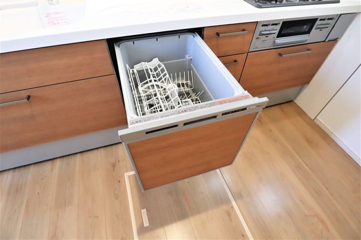 食器洗浄乾燥機 同仕様
時短、節水に役立つ食洗機が標準装備!