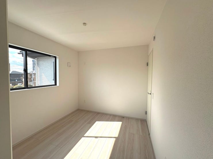 5.4帖の洋室。全室フローリングでお部屋のお掃除も楽々!