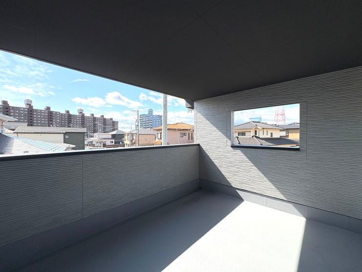 ◇南向きのバルコニー◇ワイドなインナーバルコニーで洗濯物干しも楽々!