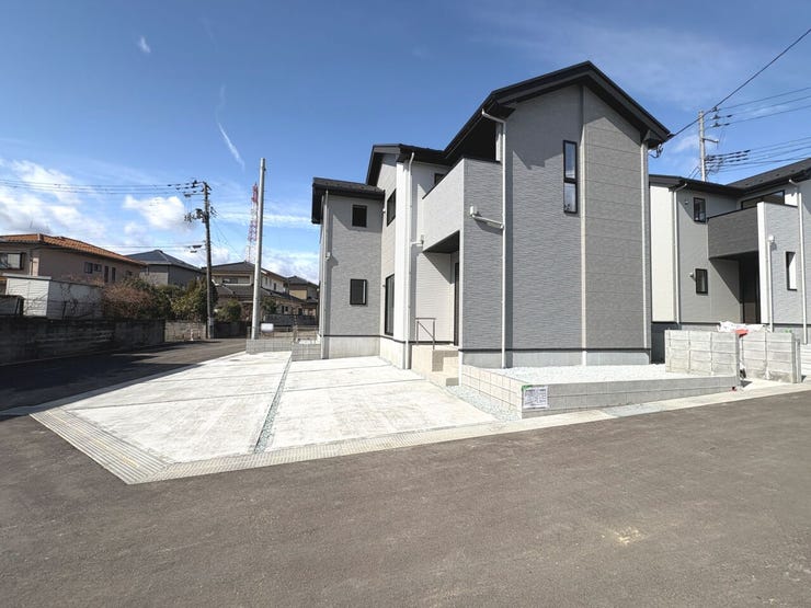 小学校やドラッグストア等の生活施設が徒歩圏内に充実の環境です。