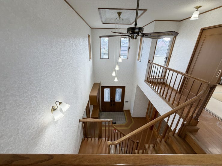 室内(2026年2月)撮影
◎現地案内予約受付中!◎
高窓が4箇所に設けられているため、2階も1階もたっぷりと光が差し込みます♪