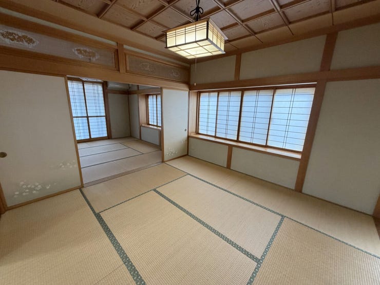 室内(2026年2月)撮影
◎現地案内予約受付中!◎
続き間になっており襖を取れば16帖の広々空間になり、年末年始など大人数で集まる際にもピッタリです◎