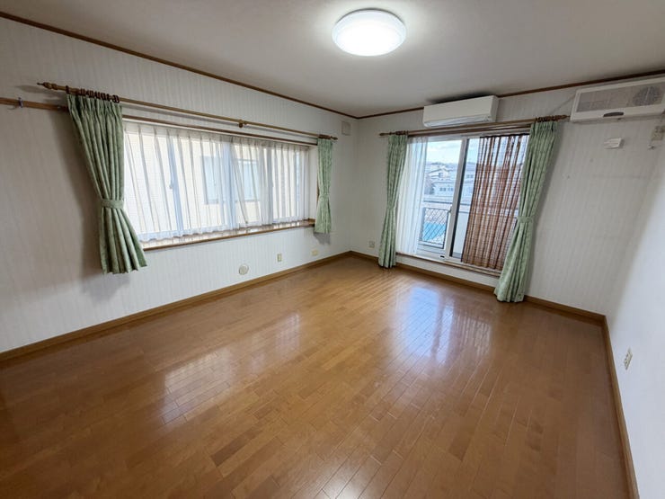 室内(2026年2月)撮影
◎現地案内予約受付中!◎
ダブルサイズのベッドなど大きめの家具も置ける10帖の洋室です!