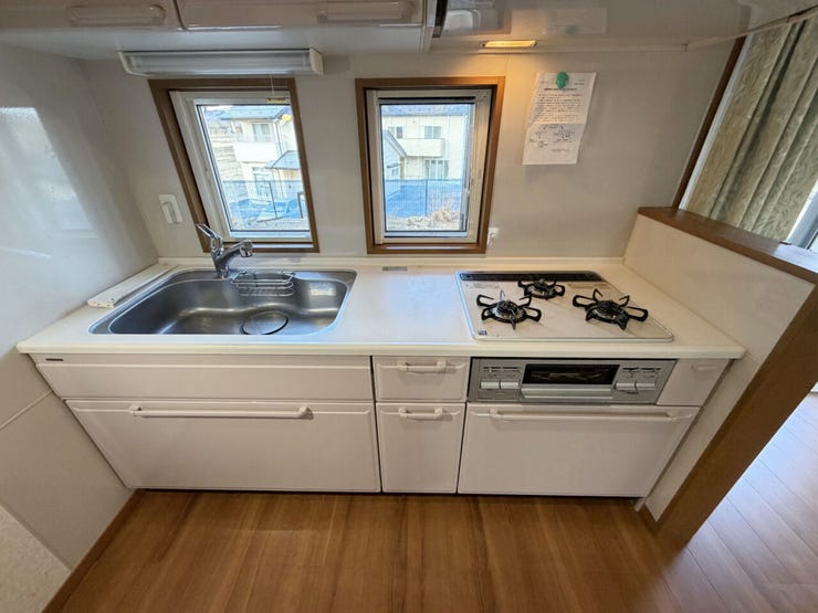 室内(2026年2月)撮影
◎現地案内予約受付中!◎
清潔感溢れる白が素敵なシステムキッチン!