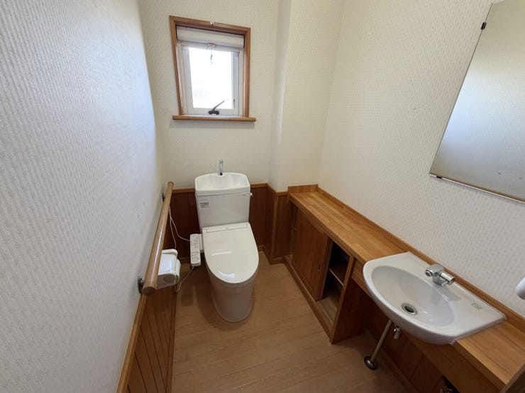 室内(2026年2月)撮影
◎現地案内予約受付中!◎
手洗い場のあるトイレです!使用後はすぐに手を洗えて衛生的です!