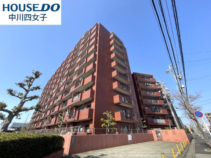 【外観】
◇外観◇
名鉄犬山線「中小田井」駅より徒歩12分の好立地。オートロック完備ですので防犯面でも安心です。スーパーやコンビニ徒歩圏内で周辺環境充実しています。