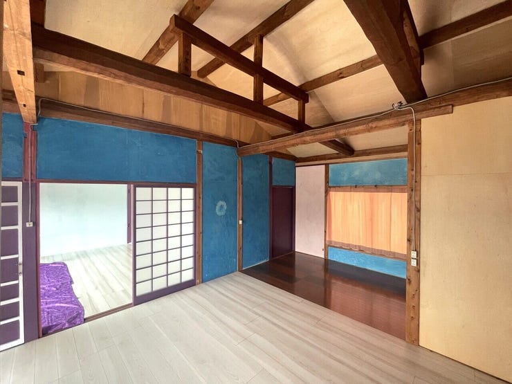 梁を見せた天井
天井が高くなるのでお部屋の開放感アップ