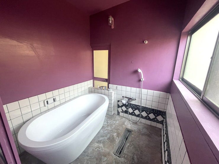 浴室には窓があります。
採光、湿気対策バッチリ♪