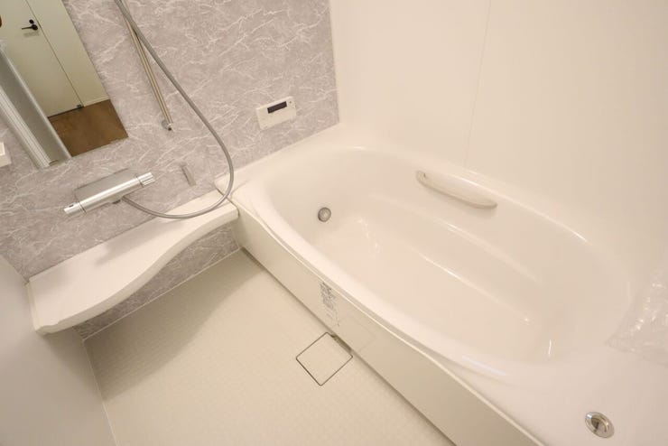 浴室 同仕様
ゆったりくつろげるバスルーム♪
小窓付きで換気もバッチリです♪