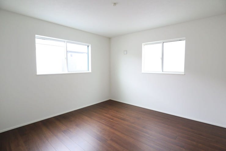 洋室 同仕様
2面採光のお部屋は明るく風通しの良いお部屋です♪