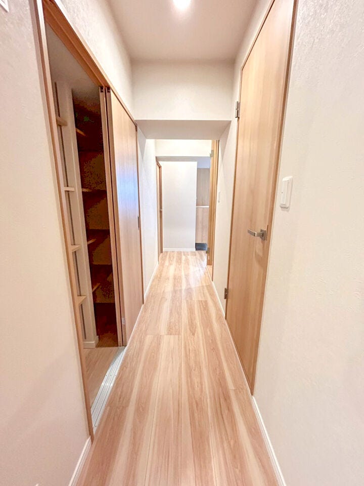 サンライフ三萩野A棟 角部屋♪モノレール駅まで徒歩約5分で駅チカ♪貴船小まで徒歩約6分で通学安心♪2026年7月中旬内装リフォーム