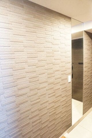 空間を美しくこだわりの照明と外出前の身だしなみチェックに便利な姿見ミラー♪