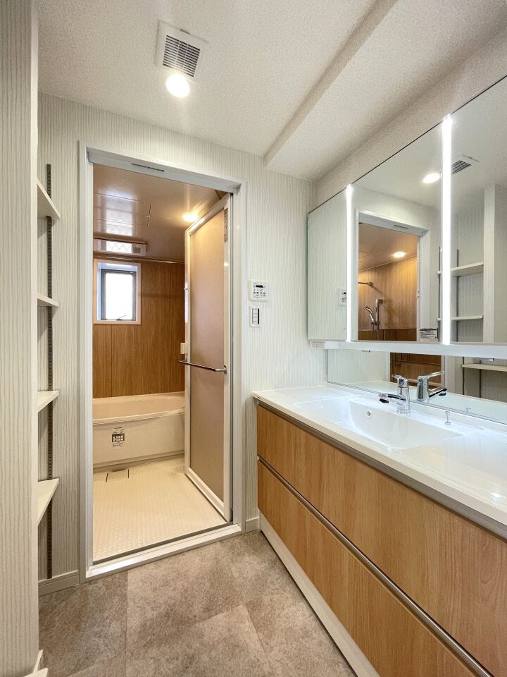 ◇洗面◇
清潔感のある洗面台です。お掃除もしやすく、身だしなみや、自分を綺麗にする場所だからこそ清潔にしていたいですね。