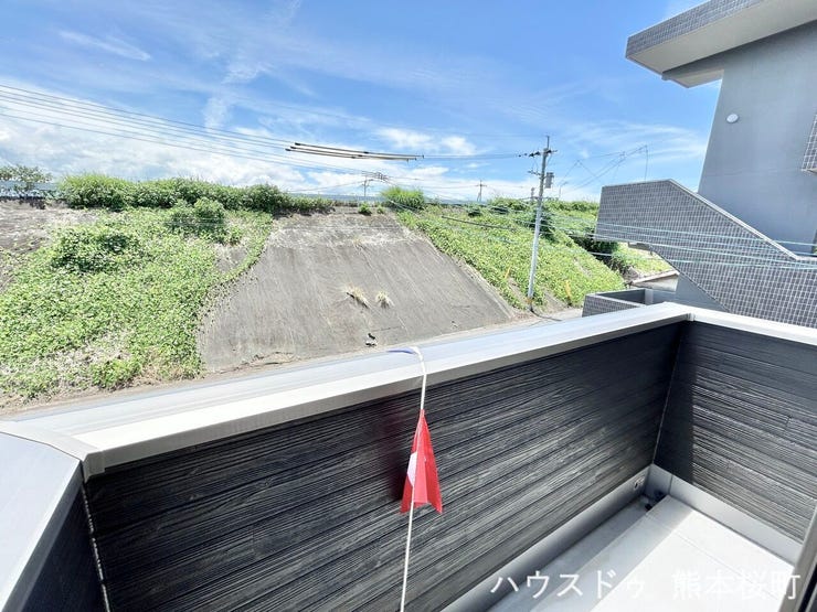 ■空の下の開放的な特等席■日光浴や読書、外の空気を感じながらリフレッシュ。暮らしを豊かにする、もう一つの心地よい空間です。