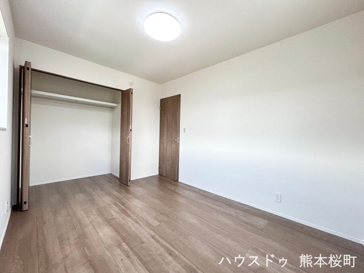 ■2階洋室③■寝室、書斎、趣味の部屋。家族の成長やライフスタイルに合わせ、様々な使い方ができる快適な空間です。