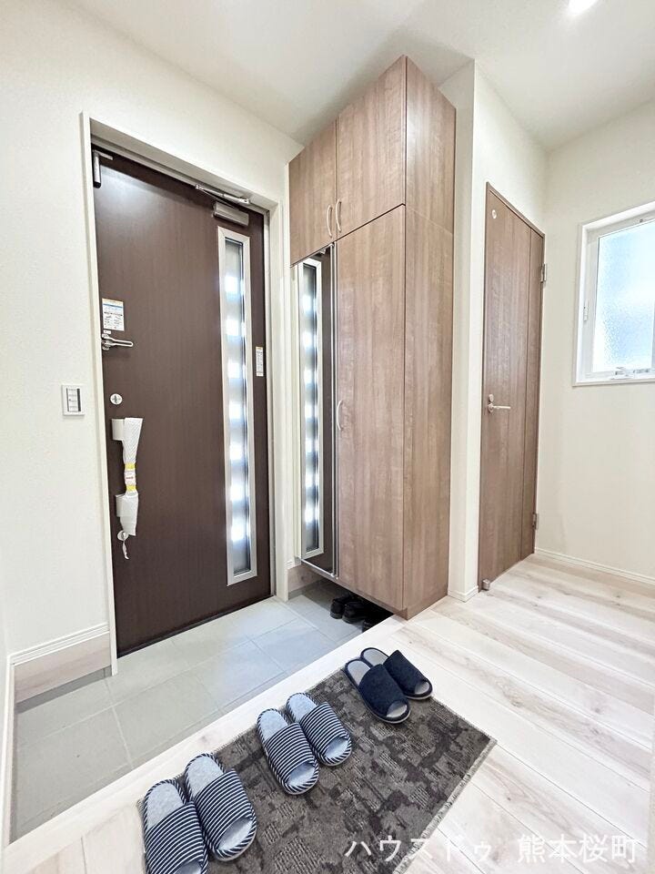 ■「ただいま」の安堵をくれる場所■訪れる人を迎え入れ、帰るたびにホッと一息つける、明るく機能的なエントランス。