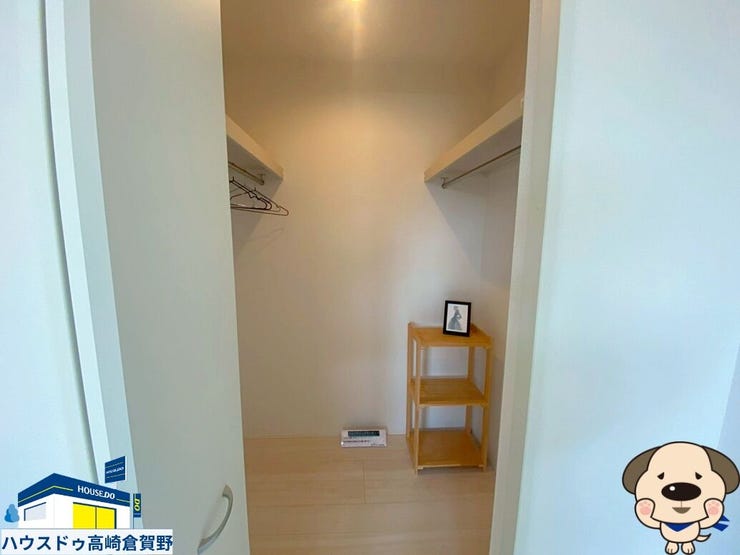 ウォークインクローゼット付き、衣類も季節物もゆとり収納