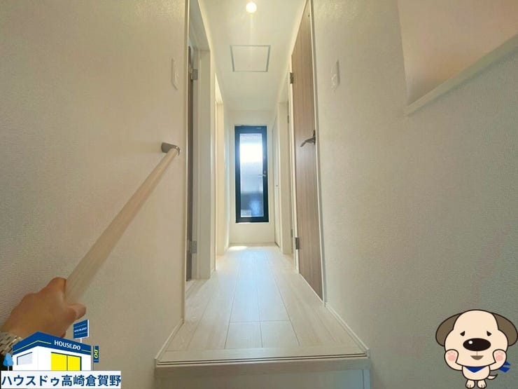 2階ホールはゆとりある動線、家族の気配がつながる空間