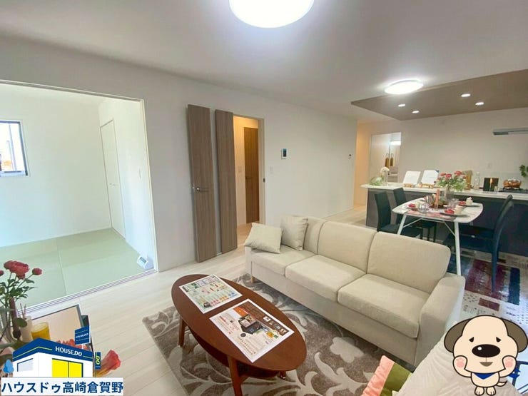 陽だまりが広がる17.25帖LDK、家族時間をゆったり楽しむ空間※家具やアメニティはイメージです。