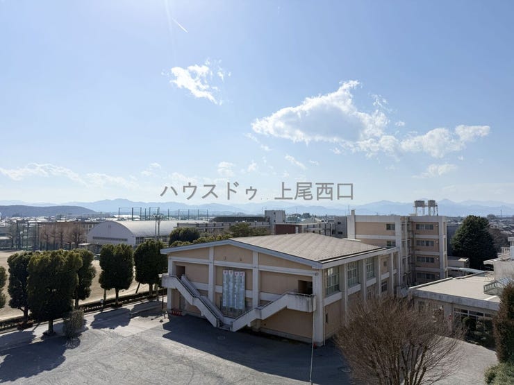 最上階に位置するため、秩父連山を眺めることができます。