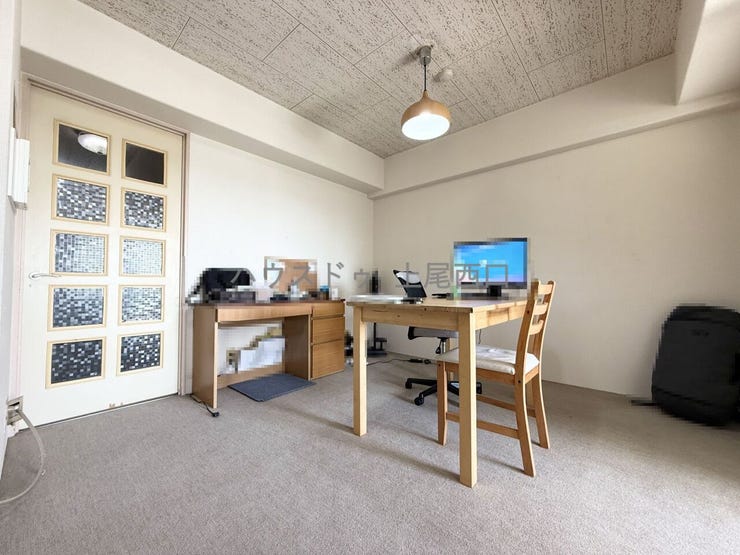 ダイニング約6.4帖
ダイニングスペースの開放感や立体的な印象を与える折り上げ天井となっております。