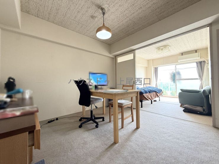 ダイニング約6.4帖
ダイニングスペースの開放感や立体的な印象を与える折り上げ天井となっております。