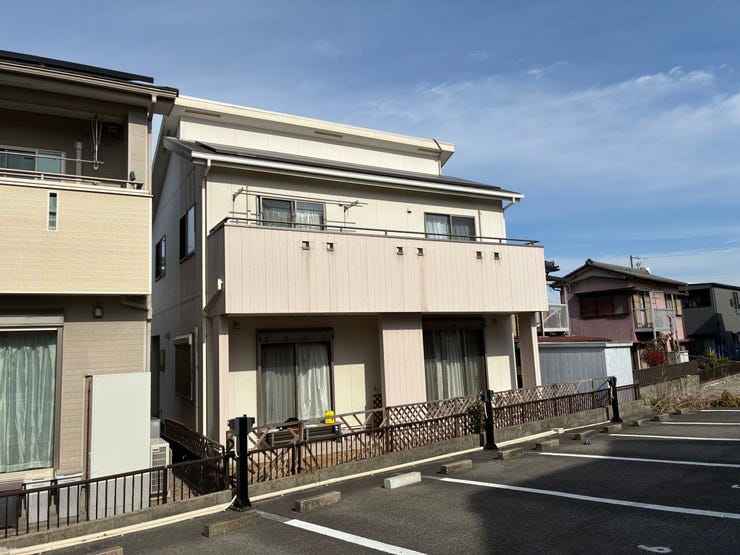 ◇外観◇
家族との会話弾む対面式キッチンには食洗器完備。洗い物に時間を縛られることが無くなり、ご家族との時間も増えますね。加えて手荒れも防げてしかも節水が高い為、需要の高い設備です。