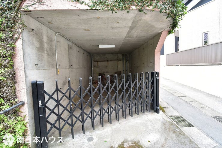 【駐車場】ビルトインガレージ駐車1台分です!