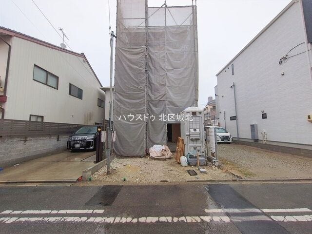 ●間取り●3LDK+1S
●駐車場●2台駐車可能
木造、3階建ての新築一戸建てです