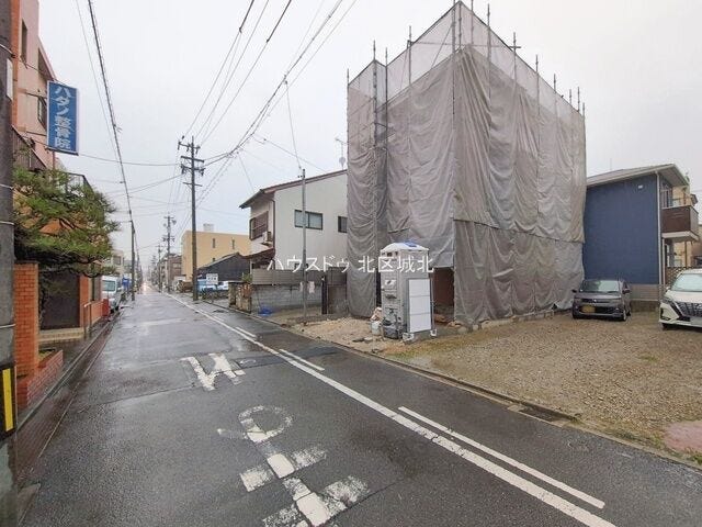 ●幅員約5.4m前面道路●車がすれ違える道幅。車1台とベビーカーですれ違っても余裕があります