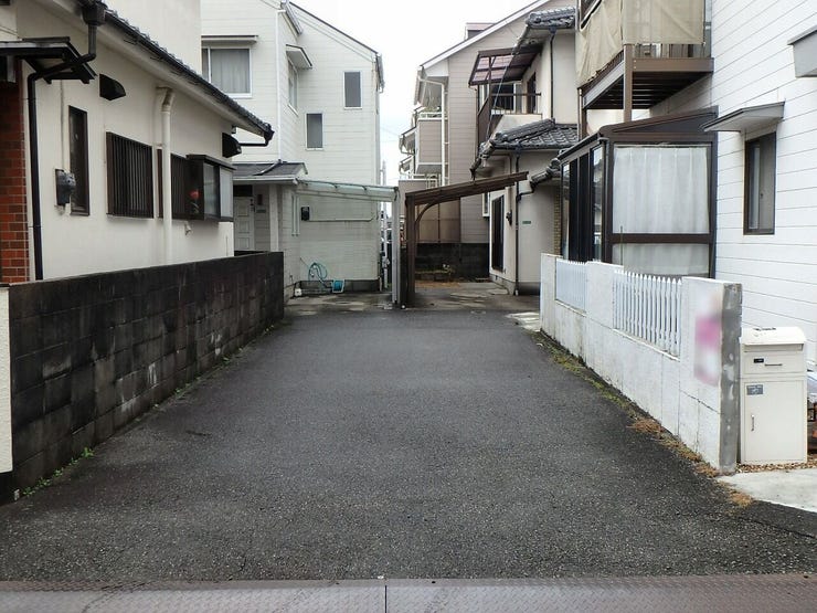 東側進入路部分(雨天時)