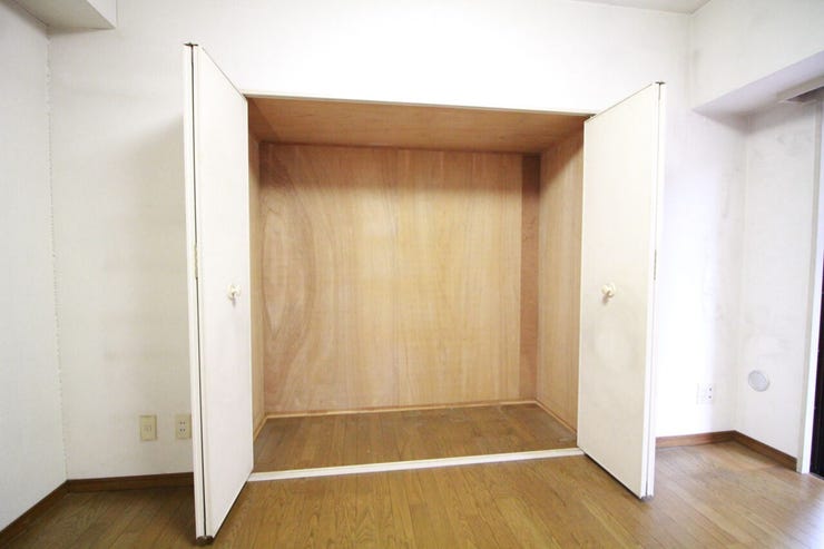 【クローゼット】各居室に完備!快適にお過ごしいただけます。荷物の多い方でもストレスなく生活できる素敵なマンションです。