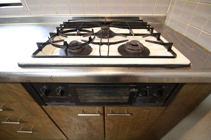 【3口コンロ】毎日料理をする方やたくさんの量を作る必要がある方々にとっては必須条件ですね!