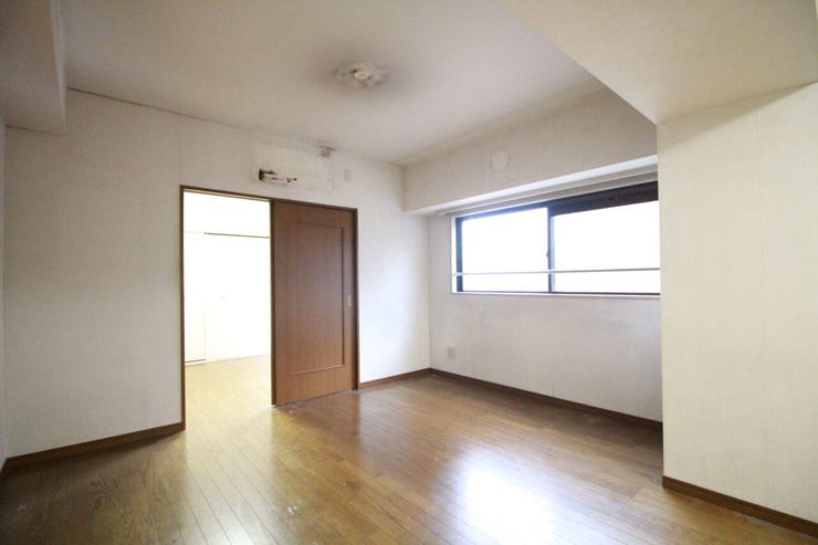 食事時にはいい香りに包まれる一体感のあるリビングで、何気ない会話を楽しみながら心からのんびりと寛げる優しい空間です。