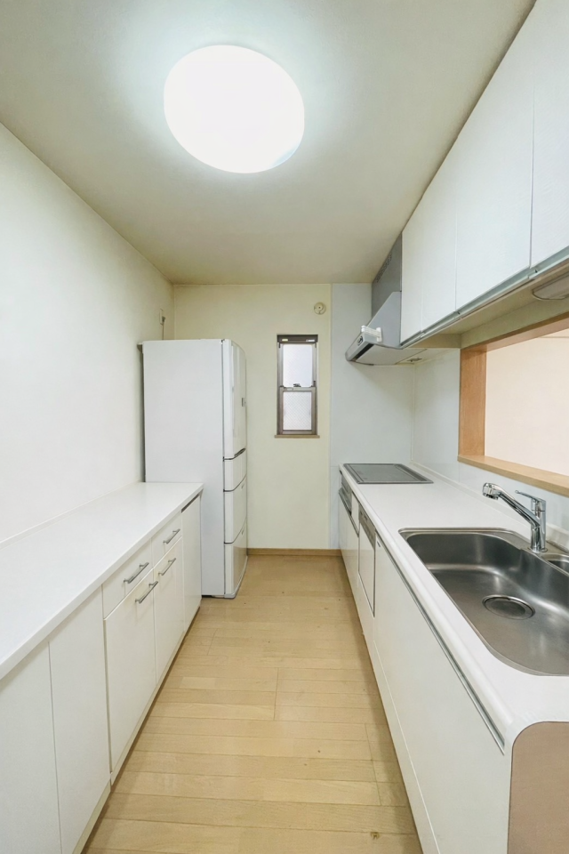 奥行きのあるキッチンで炊事も捗ります♪
※AIによる空室修正をしております。