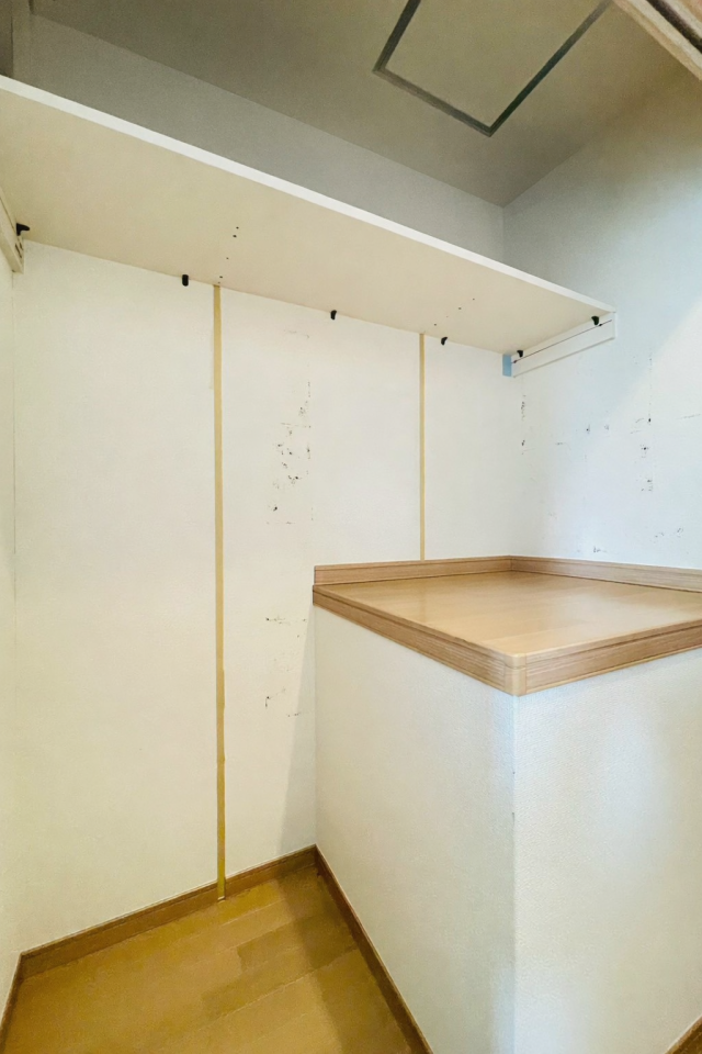 たっぷり収納できるWIC★
お洋服はもちろん、趣味のものなどお持物をしっかり吸収♪
※AIによる空室修正をしております。