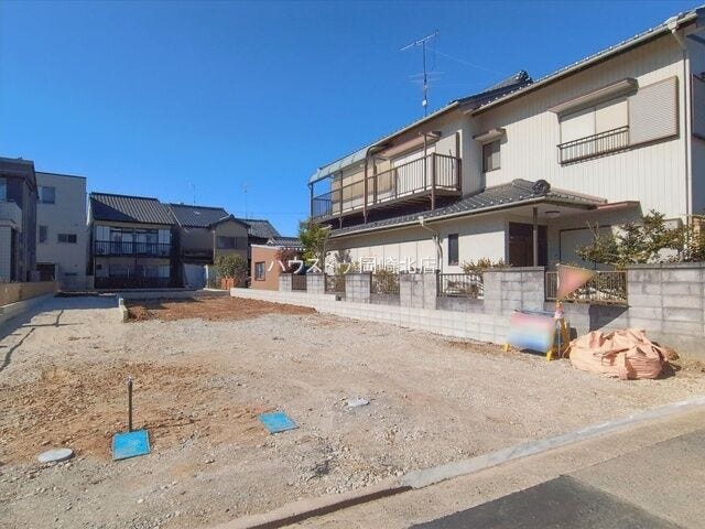 連尺小学校まで徒歩約5分、城北中学校まで徒歩約8分で、お子様の通学も安心です。