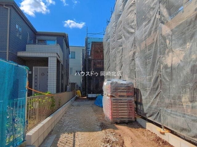 連尺小学校まで徒歩約5分、城北中学校まで徒歩約8分で、お子様の通学も安心です。