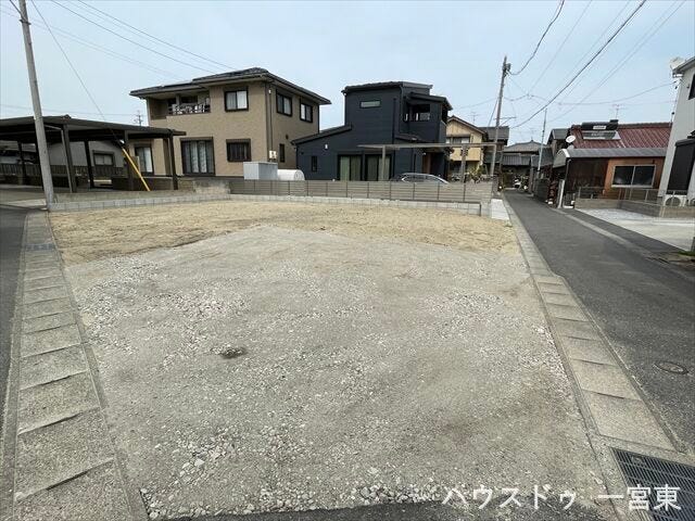 近隣の雰囲気は実際に見て、感じていただくのが一番です!現在は更地の状態ですが、ぜひ現地を見に来てください♪